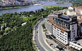 โรงแรมเมอเวนปิค อิสตันบูล โกลเดนฮอร์น